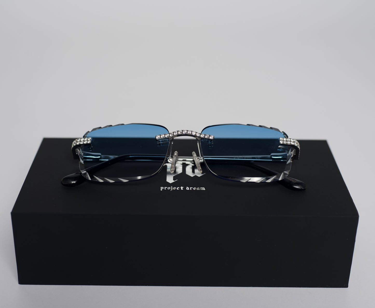 pd- Blue Glasses with Diamonds Cut